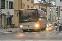 Mercedes-Benz Integro von Postbus (BD-13874) als Linie 4165 in Innsbruck, Leopoldstraße. Aufgenommen 26.1.2023.