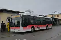 Mercedes Citaro 32, auf der Linie 25, wartet am 18.01.2023 beim Bahnhof Grenchen Süd.
