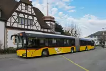 Solaris Bus der Post, auf der Linie 84, wartet am 24.02.2023 an der Haltestelle beim Bahnhof Rheinfelden.