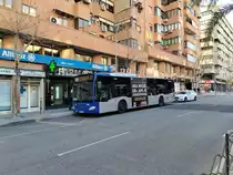Mercedes-Benz Citaro O 530 C2, Wagen 590, Baujahr 2013, Firma La Alcoyana, wartet an der Endhaltestelle Estación - Oscar Esplá in Alicante am 03.03.2023.