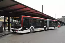 MAN Lions City Hybrid 175, auf der Linie 2, wartet am 25.01.2023 an der Haltestelle beim Bahnhof Baden.