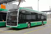 Mercedes eCitaro 8110 steht am 27.01.2023 auf dem Klybeck Areal.