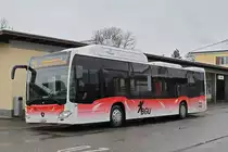 Mercedes Citaro 34, auf der Linie 21, wartet am 18.01.2023 beim Bahnhof Grenchen Süd.