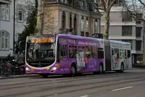 Mercedes Citaro 7037 mit der Adullam Werbung, auf der Linie 48, fährt am 03.01.2023 Richtung Bahnhof SBB.