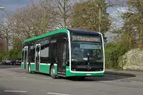 Mercedes eCitaro 8107, auf der Linie 31, fährt am 12.03.2023 zur Haltestelle Friedhof am Hörnli.