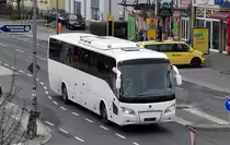 Neuerer SCANIA Typ? Reisebus in weiß aus Berlin am 21.03.23 Berlin Buch.