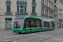 HESS Doppelgelenkbus 9104, auf der Linie 50, fährt am 17.03.2023 zur Haltestelle Brausebad.