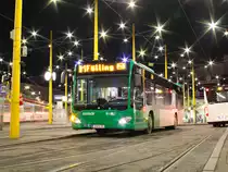 Graz. Die Nacht vom 25. auf 26.03.2023 nutzte ich, um am Jakominiplatz Nachtbusfotos zu machen. Der Wagen 124 ist hier als Linie N1 am besagten Platz nach Fölling zu sehen.