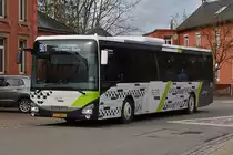SL 3663,Iveco Crossway von Sales Lentz, auf der Linie 901 Martelange – Luxemburg Stäreplaz unterwegs, aufgenommen in Redange sur Attert. 03.2023