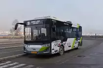 RG 3034, Karsan Atak von Sales Lentz, steht an einem nebeligen morgen am Busbahnhof in Wiltz bereit um die Linie  120, Wiltz – Redange sur Attert zu bediennen. 03.2023