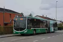 Mercedes Citaro 7018, auf der Tramersatzlinie 14, die wegen einer Grossbaustelle nicht mit Tramzügen fahren kann, bedient am 11.04.2023 die provisorische Haltestelle Freidorf.