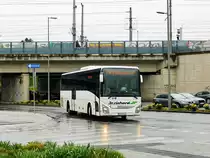 Graz. Seit Ende 2021 / Anfang 2022 ist der Dr. Richard W-2511 LO beim Dr. Richard in Graz stationiert. Hier ist der Wagen am 14.04.2023 in Graz-Don Bosco als Linie 713 von Graz Grottenhof-Hardt LFS nach Graz Don Bosco zu sehen, das Foto entstand kurz vor der Endhaltestelle.