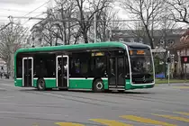Mercedes eCitaro 8104, auf der Linie 33, verlässt am 18.03.2023 die Haltestelle Schützenhaus.