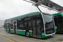 Mercedes eCitaro 8109 wird am 27.01.2023 im Klybeck Areal aufgeladen.