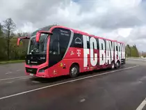 Brumath - 13. April 2023 : Der FC Bayern Bus auf eine Rastätte im Elsass
