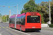 Volvo Hybridbus 239, auf der Linie 10, überquert am 04.10.2022 die Kornhausbrücke.