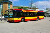 Hanauer Straßenbahn Solaris Urbino 12 Wagen 37 am 14.04.23 in Hanau Freiheitsplatz