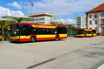 Hanauer Straßenbahn Solaris Urbino 12 Wagen 16 am 14.04.23 in Hanau Freiheitsplatz