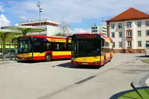 Hanauer Straßenbahn Solaris Urbino 12 Mild Hybrid Wagen 42 am 14.04.23 in Hanau Freiheitsplatz