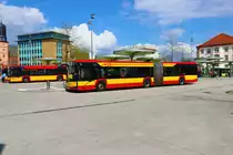 Hanauer Straßenbahn Solaris Urbino 18 Wagen 74 am 14.04.23 in Hanau Freiheitsplatz