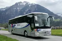MB Tourismo  BE 387 289  von OberlandReisen als Bahnersatz von Grindelwald nach Interlaken Ost am 23.4.23 auf der Gsteigstrasse in Wilderswil.