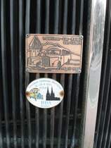 Nahaufnahme vom K�hlergrill des Saurer-Reisebusses.