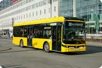 Ebusco E22 der BVG, hier mit Wagen '1936* auf der BVG Linie 300. Berlin-Ostbahnhof im Februar 2023.