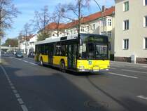 MAN Niederflurbus 2. Generation auf der Linie 283 nach S-Bahnhof Marienfelde an der Haltestelle Lankwitz Kirche.