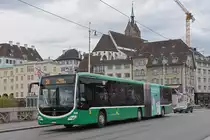 Mercedes Citaro 7018, auf der Linie 34, überquert am 12.04.2023 die Mittlere Rheinbrücke.