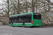 Mercedes eCitaro 8101, auf der Linie 31, fährt am 01.04.2023 zur Haltestelle Friedhof am Hörnli.