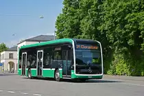 Mercedes eCitaro 8102, auf der Linie 31, verlässt am 27.05.2023 die Haltestelle Friedhof am Hörnli.
