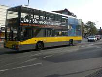 MAN-Doppeldecker auf der Linie M82 nach S+U Bahnhof Rathaus Steglitz an der Haltestelle Lankwitz Kirche.