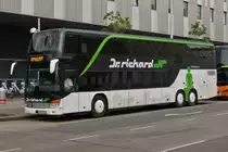 Setra S 431 DT, von Dr. Richard steht nahe dem Westbahnhof in Wien. 06.06.2023

