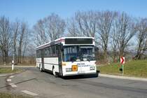 Bus Rheinland-Pfalz: Mercedes-Benz O 407 mit Stadtbusfront (KL-CE 11) von Schary-Reisen GbR, aufgenommen im Februar 2023 in Sembach, einer Ortsgemeinde im Landkreis Kaiserslautern.