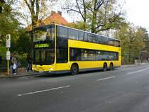 MAN Lion's City DD (Doppelstock) auf der Linie X11 nach Gropiusstadt Gesundheitszentrum am U-Bahnhof Dahlem-Dorf.