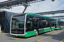 Mercedes eCitaro 8110 wird am 14.08.2023 im Klybeck Areal aufgeladen.