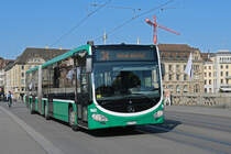 Mercedes Citaro 7043, auf der Linie 34, überquert am 01.06.2023 die Mittlere Rheinbrücke.