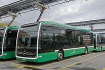 Mercedes eCitaro 8106 wird am 24.07.2023 im Klybeck Areal aufgeladen.