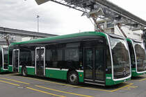 Mercedes eCitaro 8103 wird am 24.07.2023 im Klybeck Areal aufgeladen.