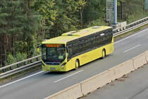 Volvo 8900 von Deutschmann als Schienenersatzverkehr der Brennerbahn auf der Brennerautobahn vor dem Bergiseltunnel. Aufgenommen 14.8.2023.