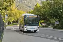Iveco E-Way der Stadtwerke Bad Reichenhall (REI-SW 129) als Linie 4 an der Haltestelle Reichenbachstraße/Saline. Aufgenommen 17.8.2023.
