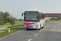 Iveco-Irisbus Crossway von Postbus (BD-15468) als Linie 131 auf der L102 bei Seeham. Aufgenommen 24.8.2023.