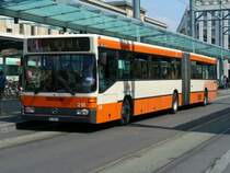 TG - Mercedes Gelenkbus D 405 GN Nr.218 eingeteillt auf der Linie 1 nach RIVE vor dem SBB Bahnhof in Genf am 06.05.2007