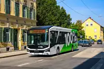 Graz. Wagen 941 der Graz Linien ist hier am 12.09.2023 als Dienstfahrt beim Marienplatz zu sehen.