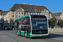 Mercedes eCitaro 8102, auf der Linie 33, überquert am 09.09.2023 die Mittlere Rheinbrücke und fährt ins Klybeck Areal zum laden.