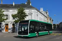 Mercedes eCitaro 8102, auf der Linie 31, fährt am 09.09.2023 bei der Haltestelle Wettsteinplatz ein.