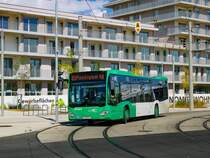 Graz. Wagen 84 der Graz Linien ist hier am 19.09.2023 als Linie 65 am Jochen-Rindt-Platz zu sehen.