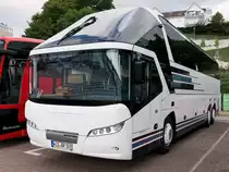 Neoplan Starliner von BusBetriebe Wismar aus Deutschland (ex Wiewel/D) im Stadthafen Sassnitz am 23.08.2020