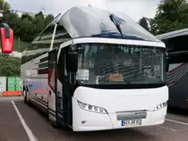 Neoplan Starliner von BusBetriebe Wismar aus Deutschland (ex Wiewel/D) im Stadthafen Sassnitz am 23.08.2020