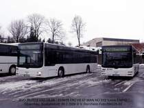 die beiden aktuell neuen Olbernhauer Busse nebeneinander. Whrend 8819 noch die DDR-Schablone zu sehen gekam, wurde 8820 mit den neuen Klebeziffern beschriftet. Leider vermisse ich bei beiden den heutzutage blichen Kasten auf dem Dach, da wird es im SOmmer mollig werden...